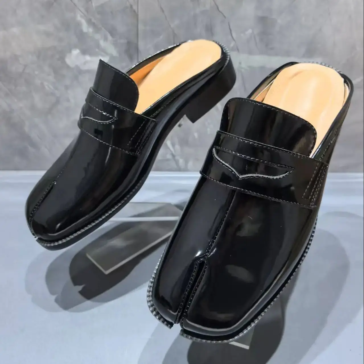 Split Toe Tabi Men's Slippers  - огляд і ціна Men Shoes Black