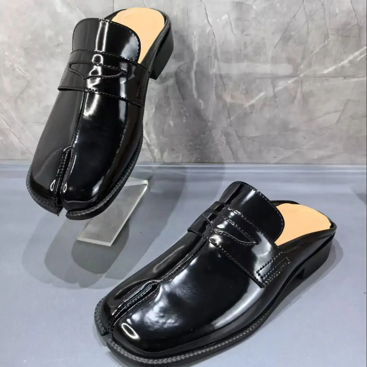 Split Toe Tabi Men's Slippers  - огляд і ціна Men Shoes Black