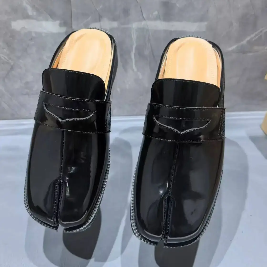 Split Toe Tabi Men's Slippers  - огляд і ціна Men Shoes Black